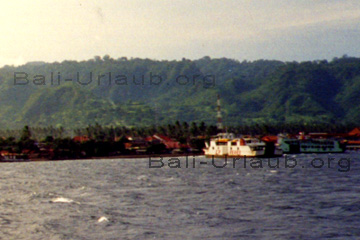 Fähren für die Überfahrt von Jawa nach Bali.